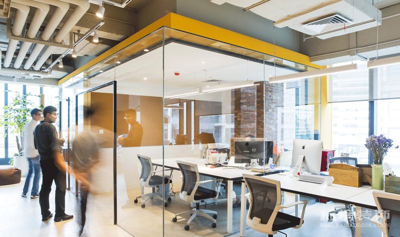 室內(nèi)設(shè)計師在設(shè)計辦公室時怎么設(shè)計布置?