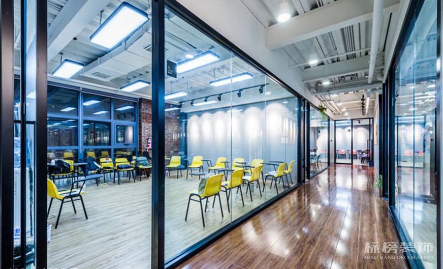 在深圳辦公室裝修中隔斷分為幾種呢,分別有什么特點呢?